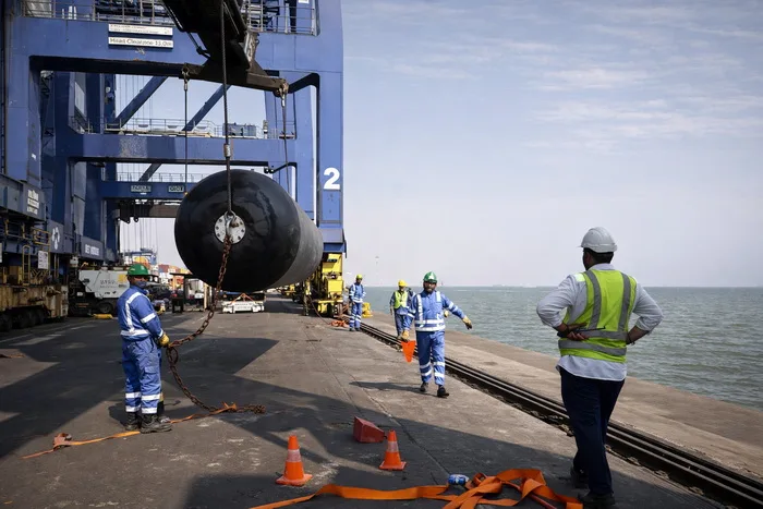 Jetty Balloon Fender Installation